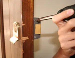 Locksmith Store Tampa, FL 813-703-8697 - change-locks-service